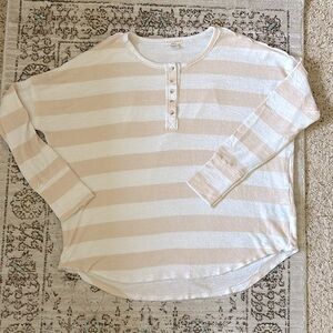 Billabong women’s long sleeve stripe Henley in size L